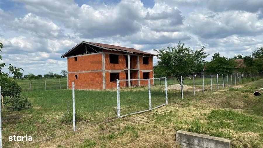 Casă cu 4 camere în Bicaci