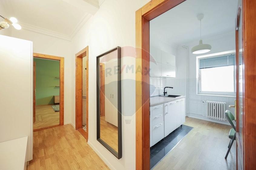 Apartament cu 2 camere semidecomandat, mobilat în Ultracentral