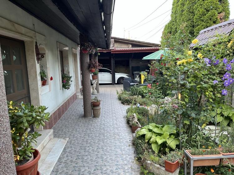 Casă cu 4 camere în Izvoare