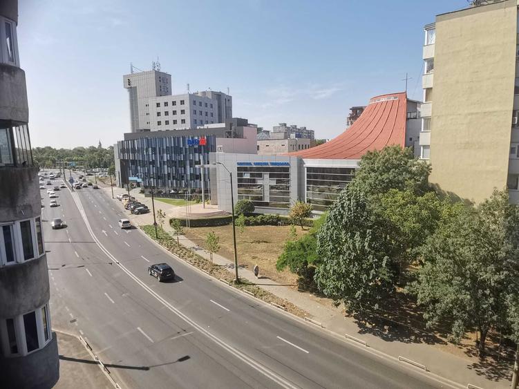 Apartament cu 2 camere semidecomandat în Central