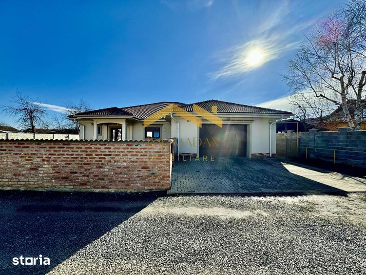 Casă cu 4 camere cu Teren 1000 Mp în Sânmihaiu Român