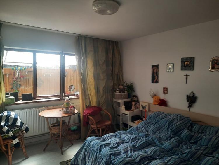 Casă individuală cu 10 camere cu Canalizare în Coiciu