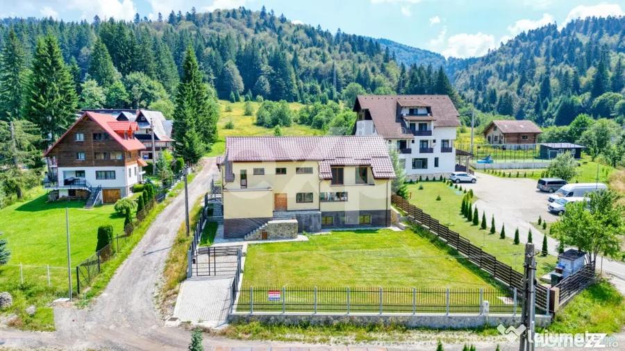 Casă cu 7 camere cu Teren 1000 Mp în Malul Ursului