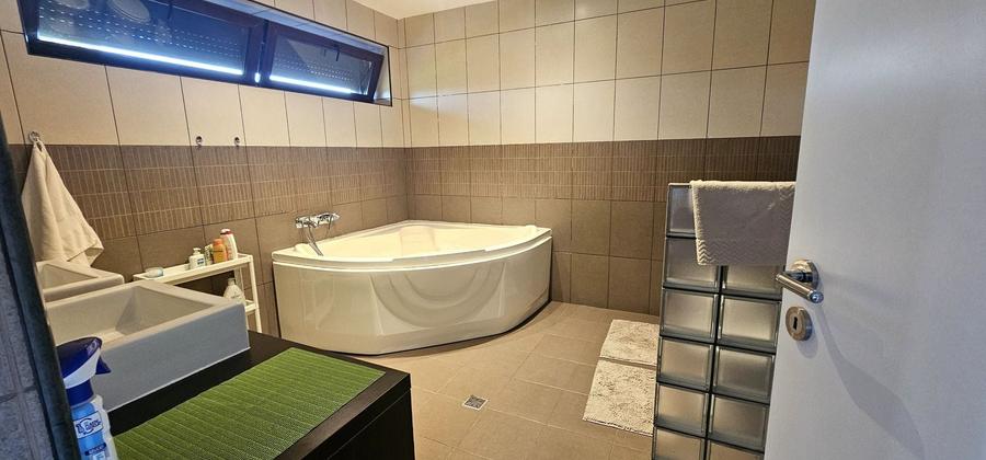 Casă individuală cu 6 camere cu Canalizare în Șanțu-Florești
