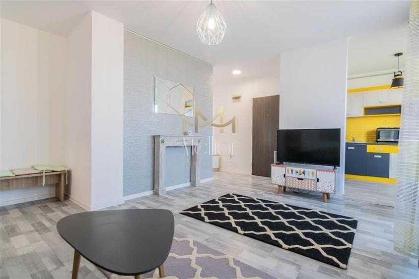 Apartament cu 3 camere semidecomandat în Andrei Mureșanu