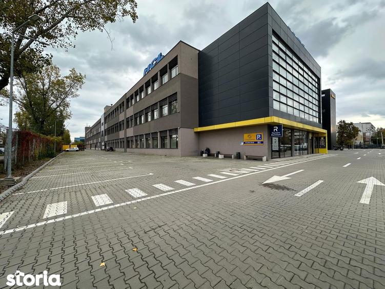 Spațiu comercial, de 1,250 mp, în Baza 3