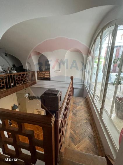 Apartament cu 4 camere în Romană