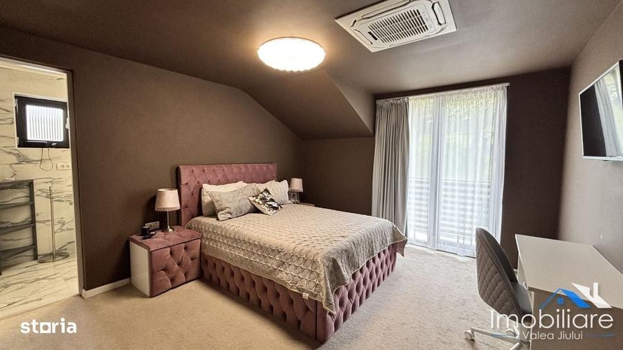Casă cu 4 camere cu Teren 1200 Mp în Central