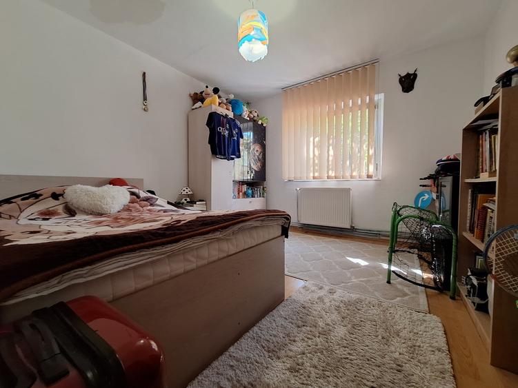 Apartament cu 3 camere decomandat, mobilat în Baba-Dochia