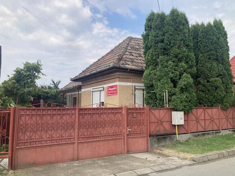 Casă cu 3 camere cu Teren 1336 Mp în Central