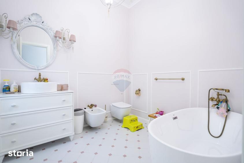 Casă cu 5 camere cu Piscina în Oncea