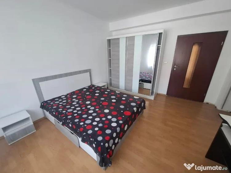 Apartament cu 3 camere semidecomandat în Vest