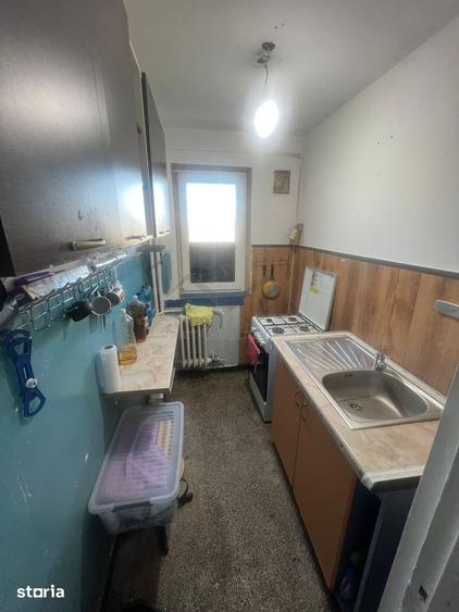Apartament cu 3 camere în Podu Roș