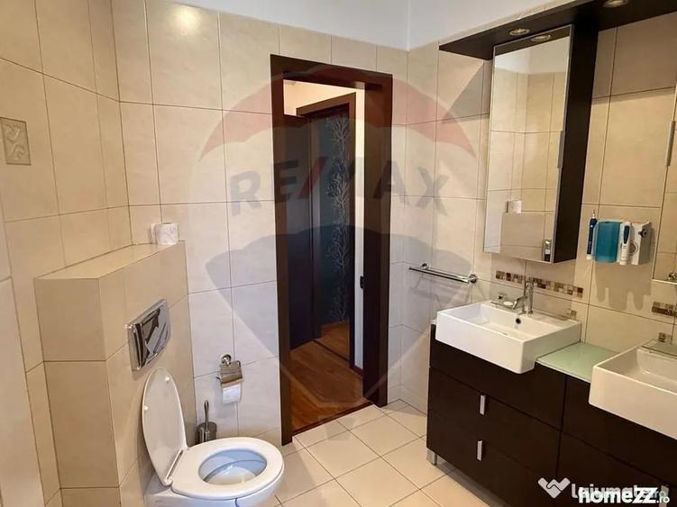 Apartament cu 4 camere semidecomandat în Nordului