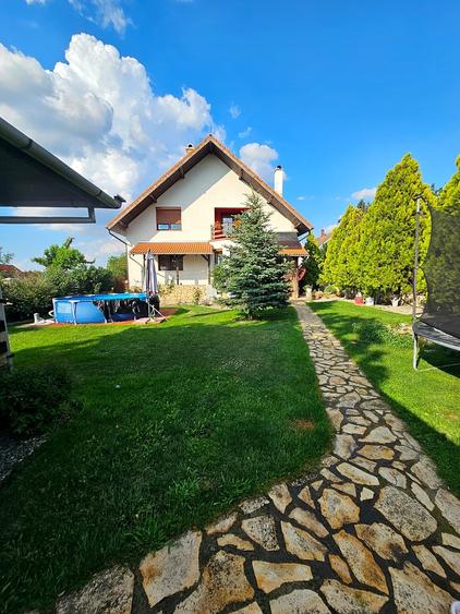 Casă individuală cu 6 camere cu Piscina în Paleu