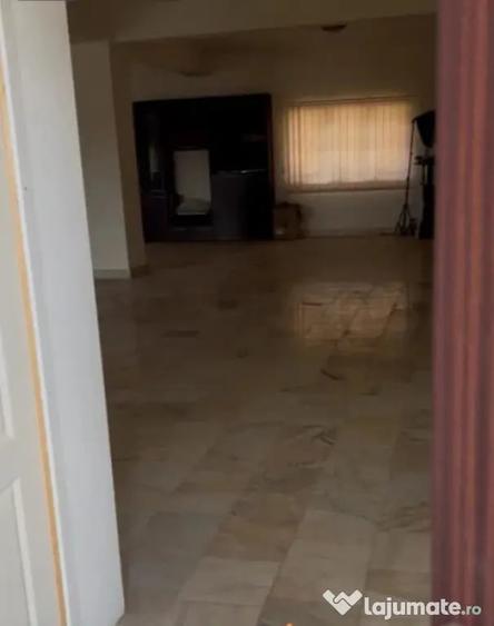 Casă cu 8 camere cu Teren 1476 Mp în Central