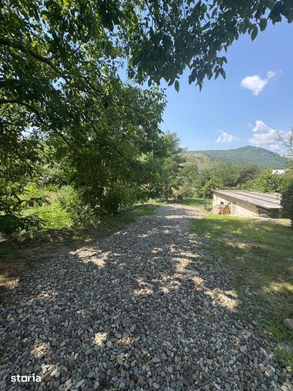 Casă cu 2 camere cu Teren 1100 Mp în Oituz
