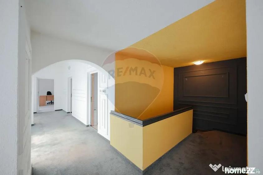 Casă cu 7 camere cu Teren 380 Mp în Decebal
