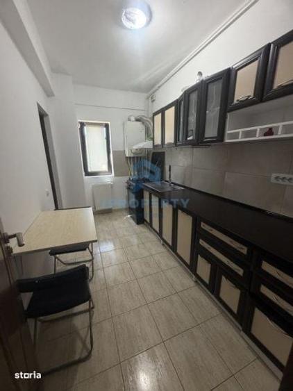 Apartament cu 3 camere semidecomandat în Sisești