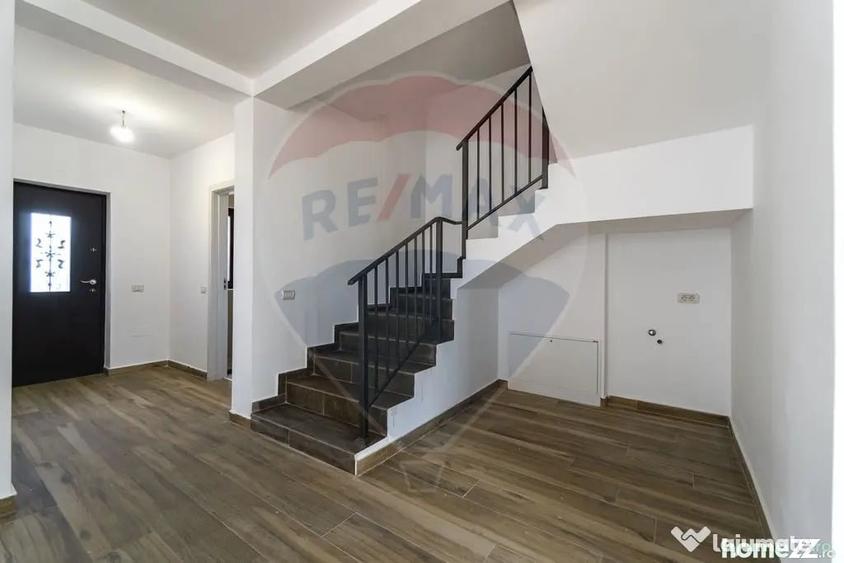 Casă cu 8 camere cu Teren 500 Mp în Tărlungeni