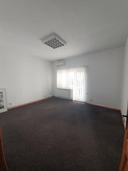 Casă individuală cu 7 camere cu Teren 260 Mp în Cotroceni