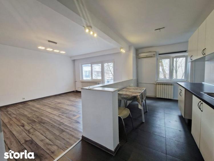 Apartament cu 3 camere decomandat în Tei