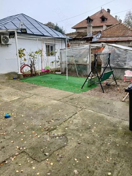 Casă cu 3 camere în Petrești