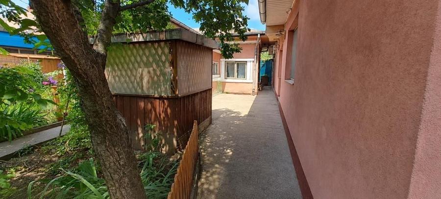 Casă individuală cu 4 camere cu Canalizare în Central