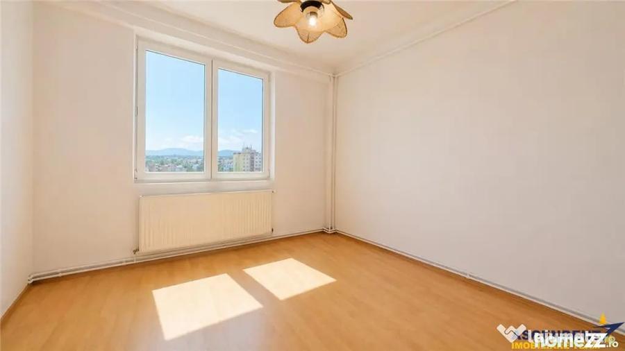 Apartament cu 3 camere semidecomandat în Vlahuță