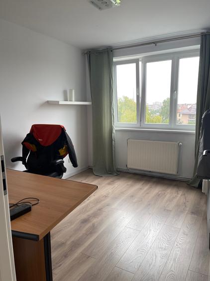 Apartament cu 4 camere semidecomandat în Astra