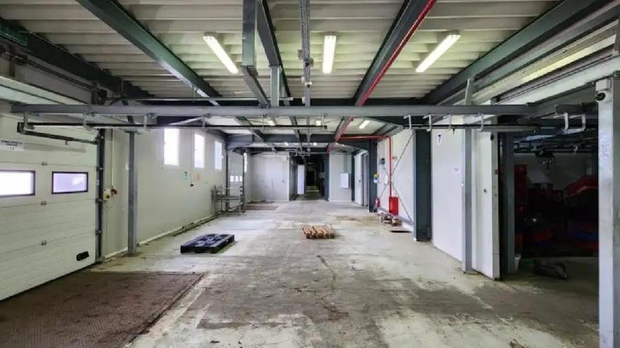 Spațiu industrial, de 1,372 mp, în Vest