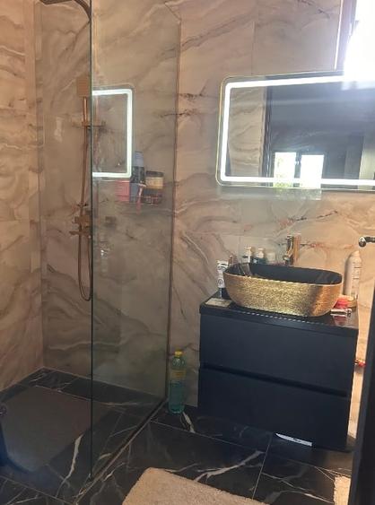 Casă individuală cu 5 camere cu Canalizare în Roșu