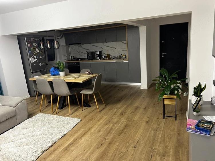 Apartament cu 3 camere decomandat în Exterior Vest