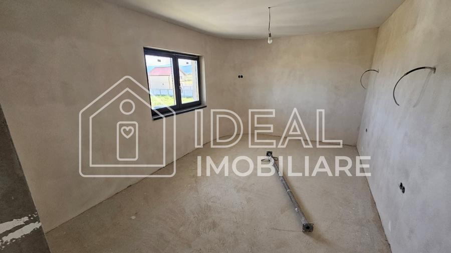 Casă individuală cu 5 camere cu Canalizare în Cristian