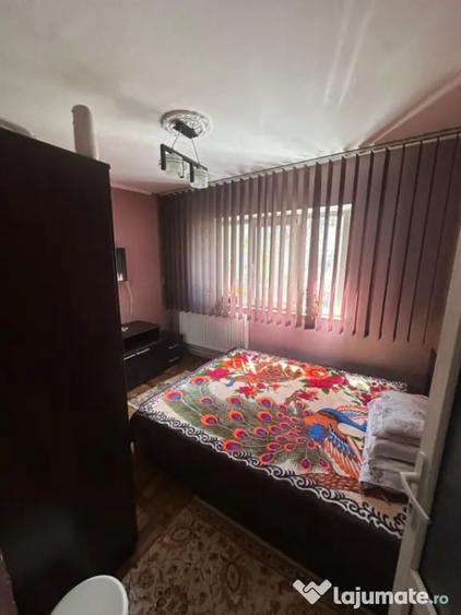 Apartament cu 4 camere decomandat, mobilat în Poarta 6