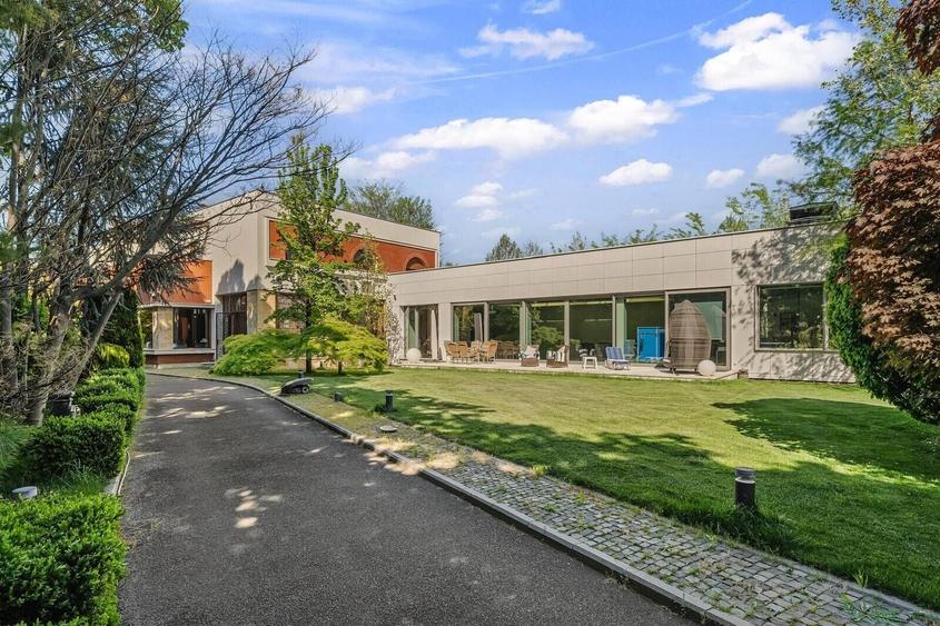Casă individuală cu 7 camere cu Piscina în Iancu Nicolae