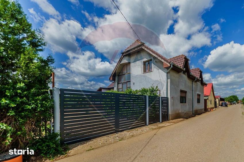 Casă cu 7 camere cu Teren 1588 Mp în Zădăreni