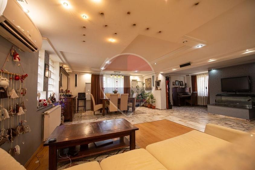 Casă individuală cu 9 camere cu Teren 1200 Mp în Cornetu