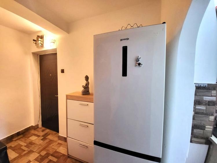 Apartament cu 2 camere semidecomandat în Podu Roș