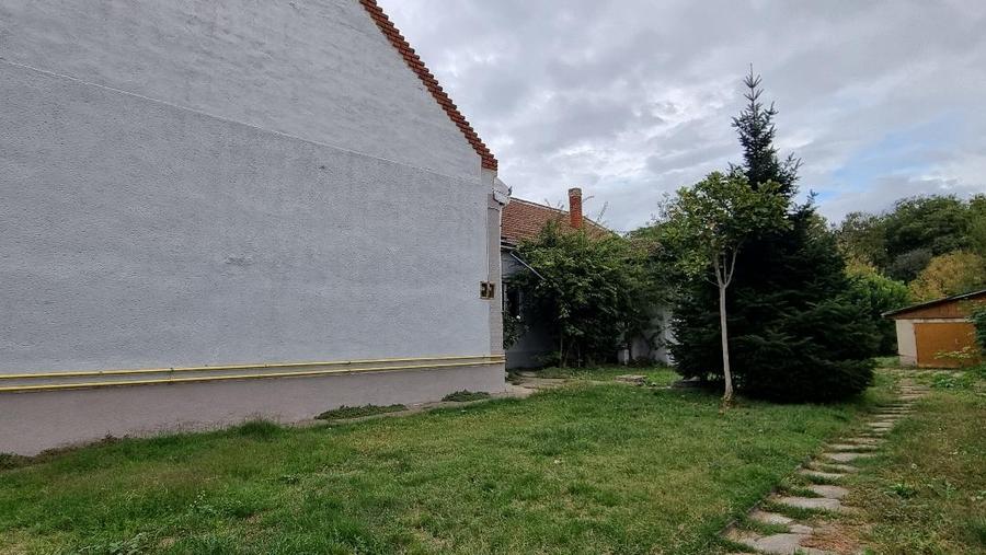 Casă individuală cu 7 camere cu Canalizare în Semicentral