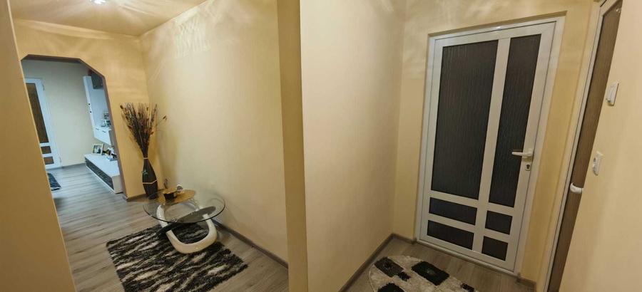 Apartament cu 4 camere semidecomandat în Central