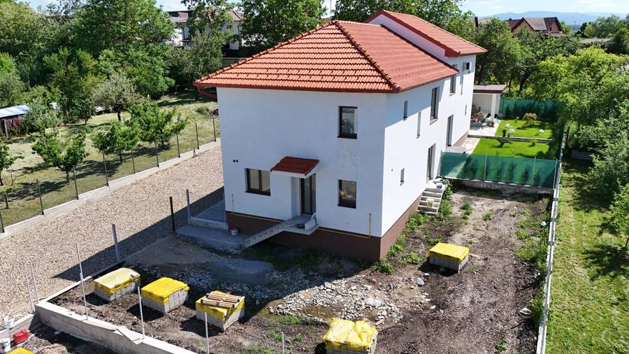Casă cu 4 camere cu Teren 300 Mp în Șura Mică
