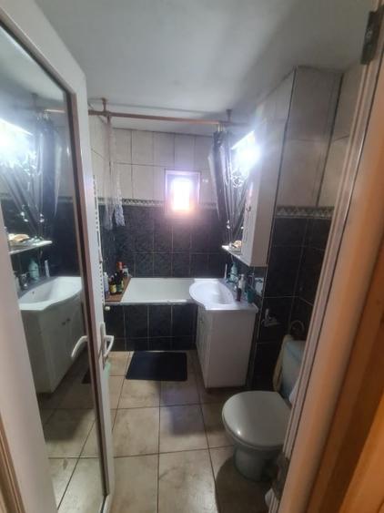Apartament cu 3 camere decomandat în Km 4-5