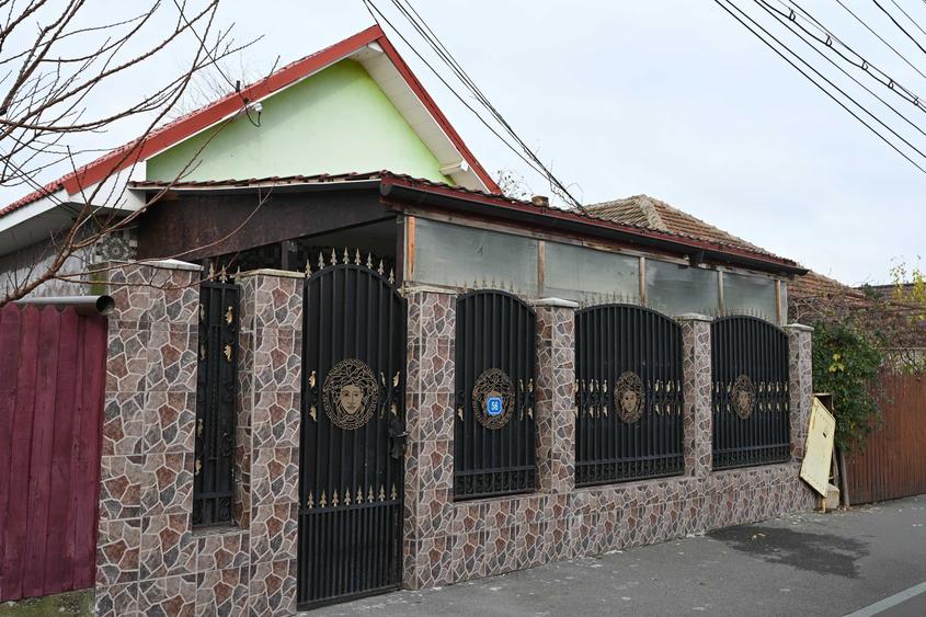 Casă cu 4 camere în Exterior Vest