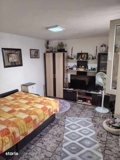 Casă cu 5 camere cu Teren 50 Mp în Siloz