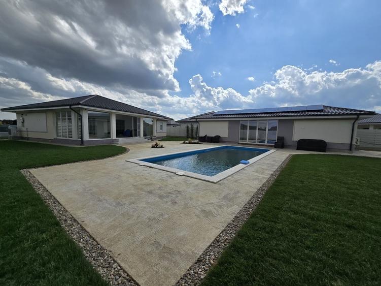 Casă individuală cu 4 camere cu Piscina în Balotești