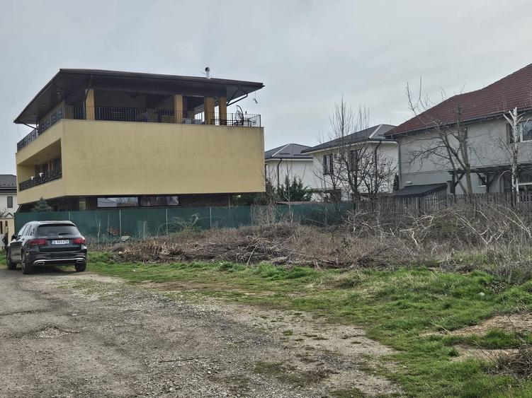 Teren Construcții intravilan de 690 mp, în Odăi