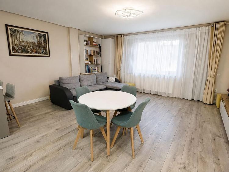 Apartament cu 3 camere semidecomandat, mobilat în Florești