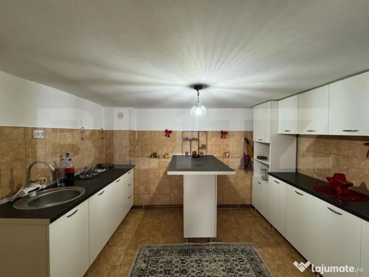 Casă cu 4 camere cu Teren 1000 Mp în Central