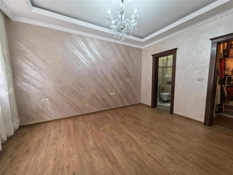 Casă individuală cu 6 camere cu Teren 180 Mp în Ultracentral